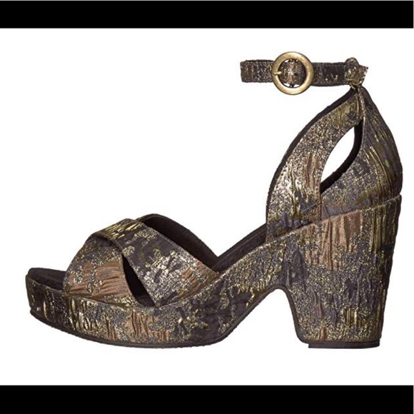 Free People Shoes - NWT Free People Addison Platform in Gold & Black 6